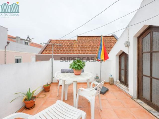 Moradia T3 com Terraço no Bairro da Beira Mar