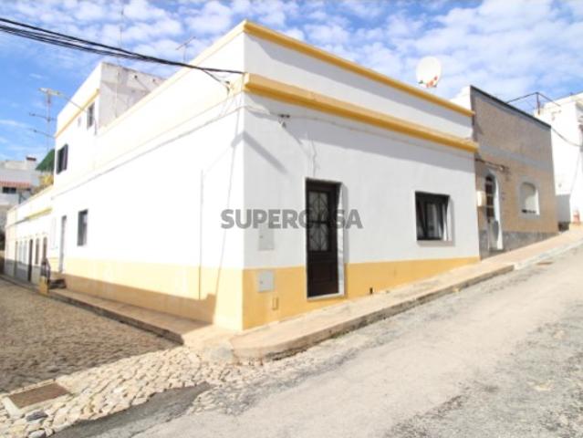 Moradia T3 com terraço aberto e vista mar na Fuzeta