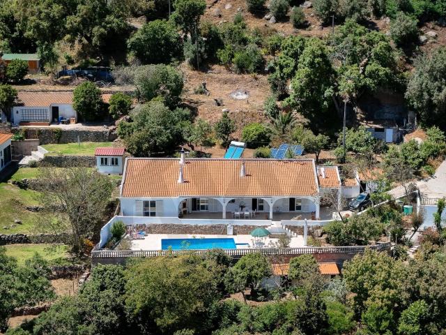 ​​​​​​​​​​​Moradia T3 Com Terraço E Amplo Terreno | Monchiqu. 123m² Monchique