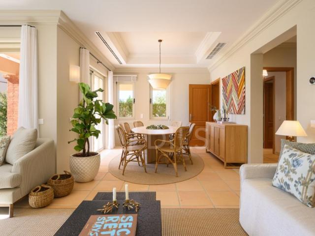Moradia T3 com terraço e arrecadação no Monte Rei Golf & Country Club