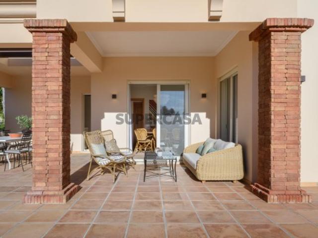 Moradia T3 com terraço e arrecadação no Monte Rei Golf & Country Club