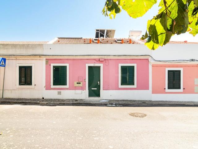 Moradia T3 com terraço e logradouro no Restelo, junto ao Mos. 100m² Belém