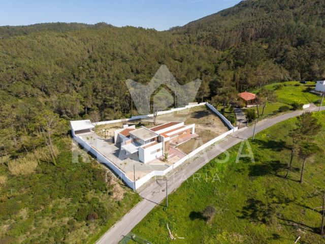 Moradia T3 com terraço e vista sobre o Atlântico