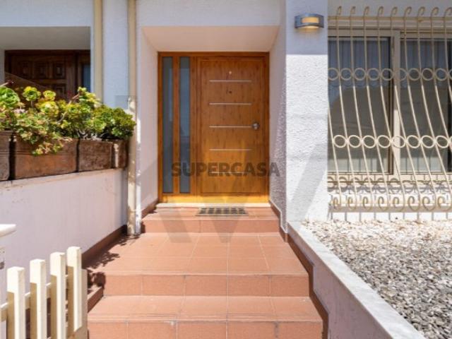 Moradia T3 com terraço em Vila Nova da Telha, Maia