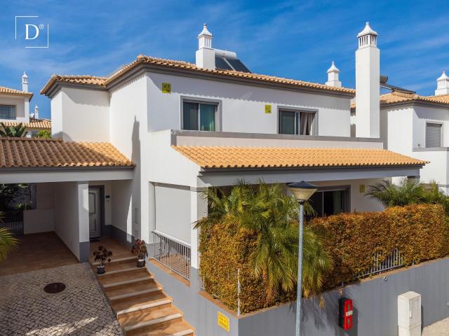 Moradia T3 com Terraços e Vistas Panorâmicas sobre o Campo