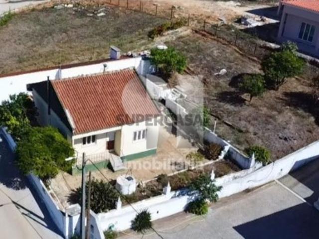 Moradia T3 com terreno de 1.112 m² e anexos