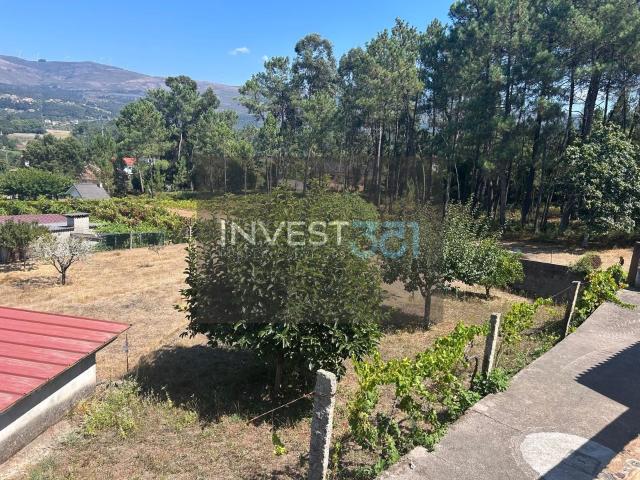 Moradia T3 com Terreno de 2.487 m² e Vistas Fantásticas para Valença