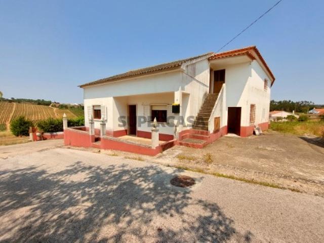 Moradia T3 com Terreno de 7.868 m² | Vista Panorâmica sobre o Campo e Serra