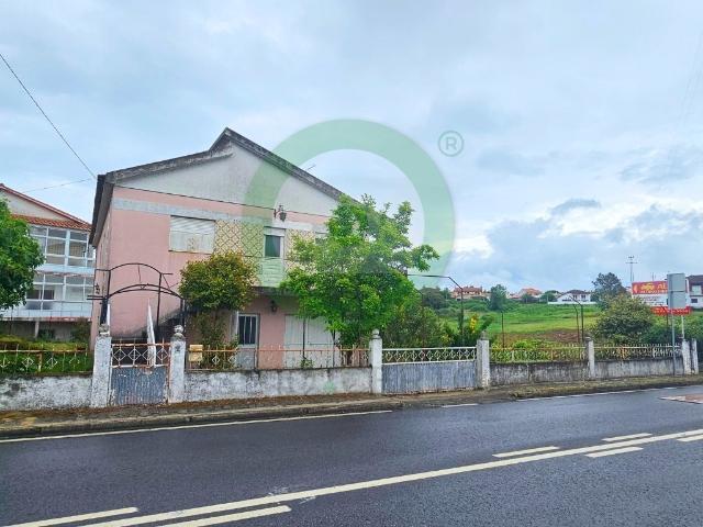 Moradia T3 com Terreno em Santa Cruz – Chaves