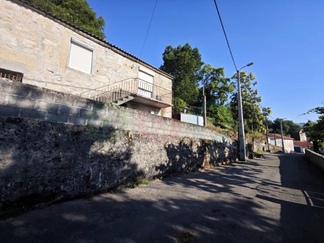 Moradia T3 com terreno em Vilar de Cunhas