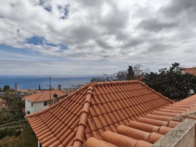 Moradia T3 com Terreno Urbano e Elevado Potencial | Imaculado Coração de Maria, Funchal