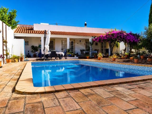 Moradia T3 com terreno 1 740m2, Querença, Loulé, Algarve