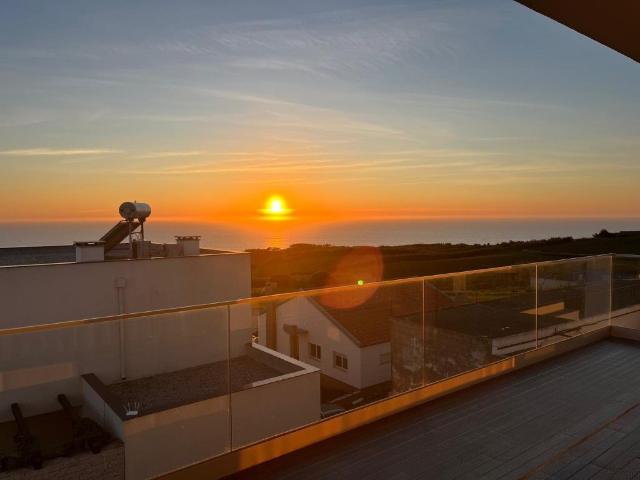 Refúgio costeiro exclusivo com vista para o mar, piscina e á. 225m² da Lourinhã e Atalaia