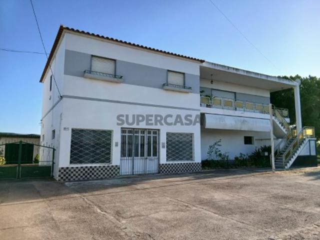 Moradia T3 com Vista Mar e Armazéns em Olhão