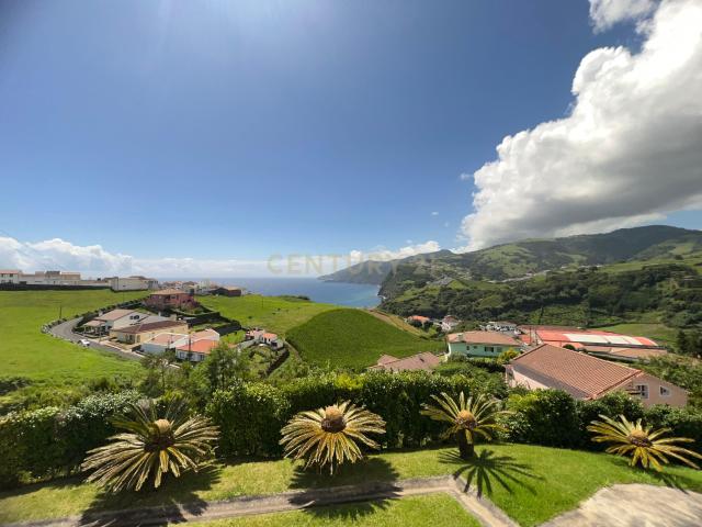 Moradia T3 com vista mar e excelente localização perto de comodidades