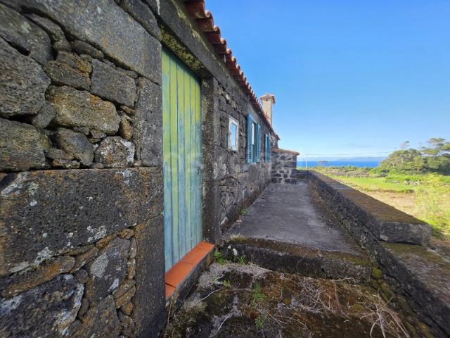 Moradia T3 com Vista Mar e Montanha Cais do Mourato, Pico
