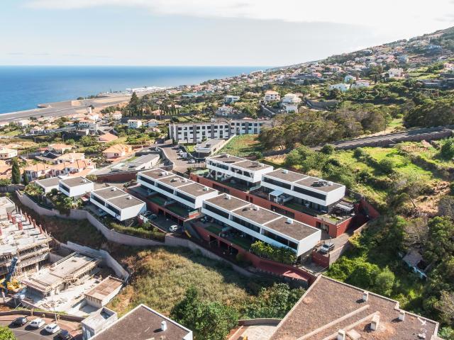 Moradia T3 com Vista Mar em Condomínio Privado | Água de Pena, Machico