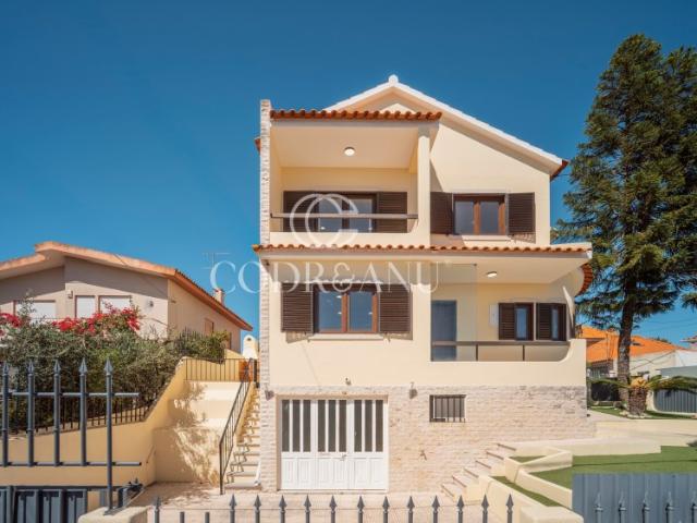 Moradia T3 com Vista Mar, Jardim e Garagem | Cascais