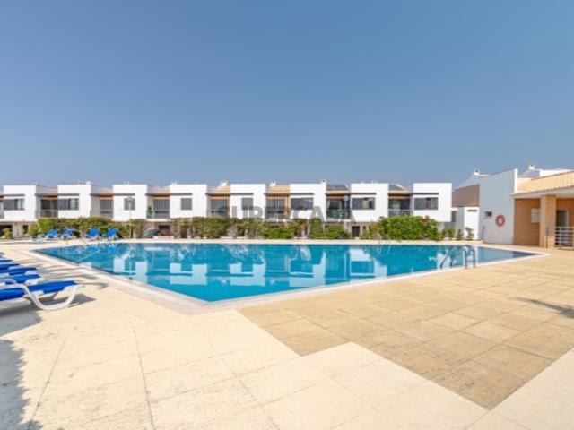 Moradia T3, com vista mar, jardim e piscina, Albufeira, Algarve