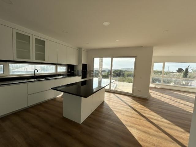 Moradia Nova T3 com Piscina e Vista Mar Lourinhã