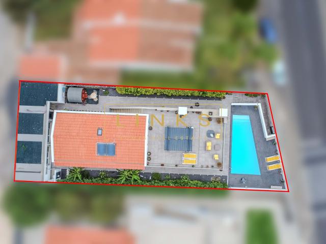 Moradia T3 com Vista Mar, Piscina, Jacuzzi e Apartamento T1 Independente – a Apenas 500m da Praia!
