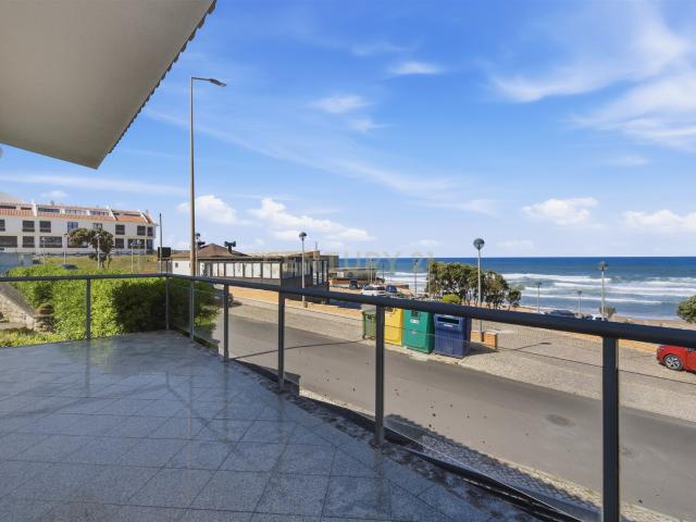 Moradia com Vistas de Primeira Linha de Mar em Praia da Arei. 260m² da Lourinhã e Atalaia