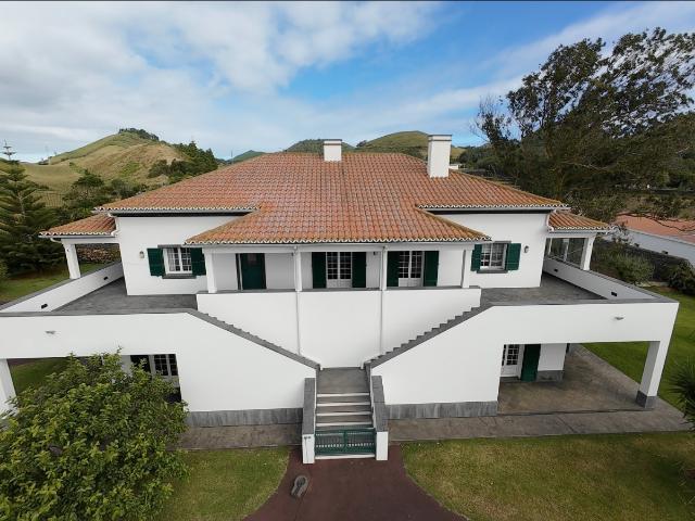 Moradia T3, com Vista Panorâmica, em Zona Calma, Fajã de Baixo, Ponta Delgada