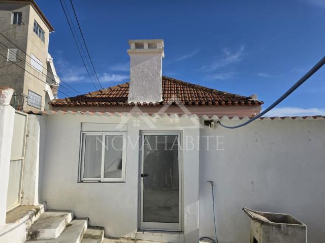 Moradia T3 e armazém com Vista para o Jardim do Choupal Torres Vedras