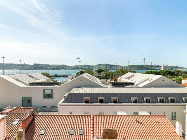 Moradia T3 com vista rio para arrendamento em Belém