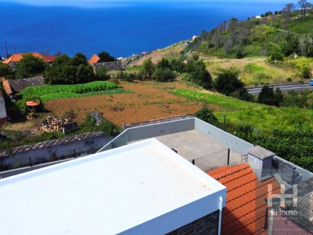 Moradia T3 com vistas incríveis na Fajã da Ovelha