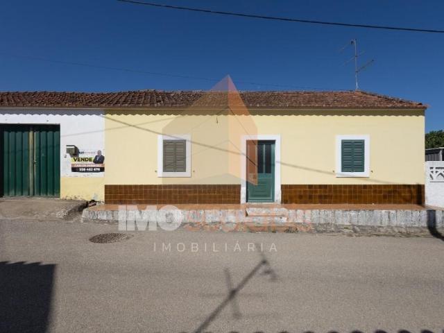 Moradia T3 com Adega – Alforzemel, Almoster, Santarém