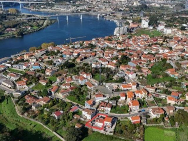 Moradia T4 com Anexo | Valbom, Gondomar | Jardim, Terraço e Garagem Box