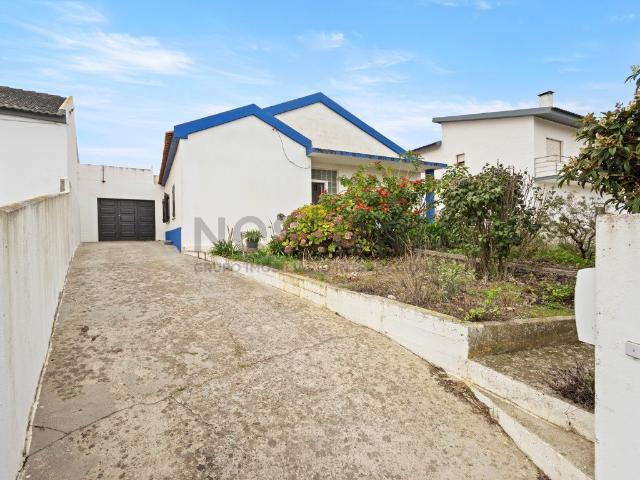 Moradia T3 com Anexo e Terreno Peniche 119m² Atouguia Da Baleia