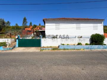 Moradia T3 com Anexos Independentes e Espaço Exterior