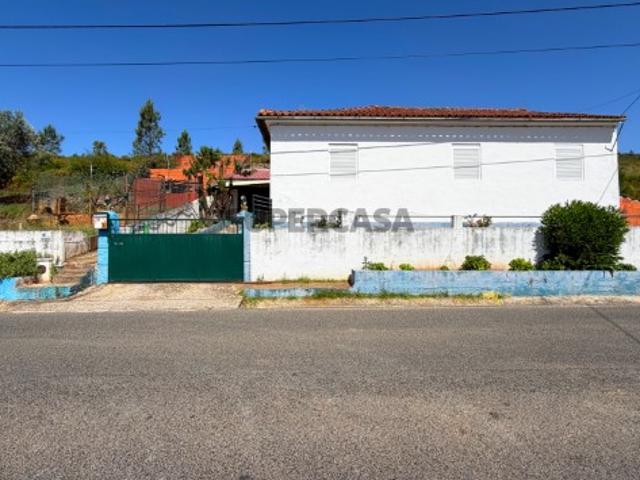 Moradia T3 com Anexos Independentes e Espaço Exterior
