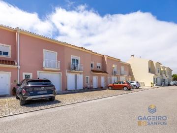 Moradia T3 com Ar Condicionado e Vista Desafogada Condomínio. 106m² Alfeizerão