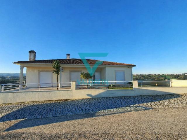 MORADIA T3 com Cave, Rés do Chão e Terreno | Batalha