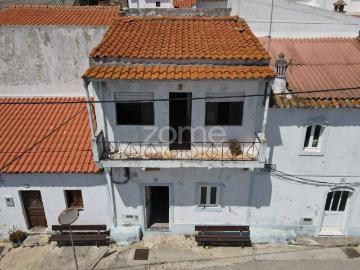 Moradia T3 com dois andares, em Penina, Benafim, Loulé