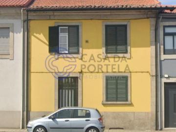 Moradia T3 com elevado potencial S.M. Infesta 120m² São Mamede De Infesta