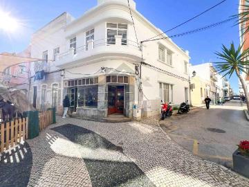 Moradia T3 com Espaço Comercial para Venda em Portimão 156m² Portimão