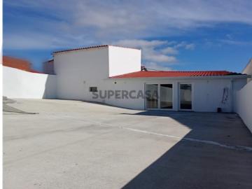 Moradia t3 com espaço exterior a minutos das praias