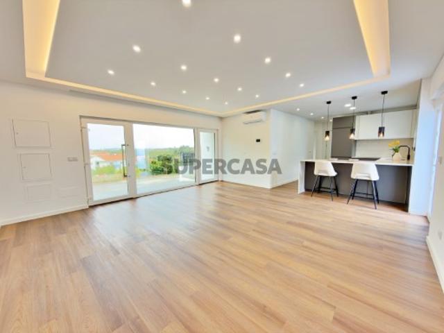 Moradia T3, com espaço exterior e anexo