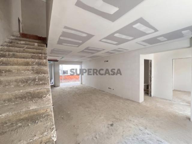 Moradia T3 com Excelentes Áreas junto à Baía do Seixal, Amora
