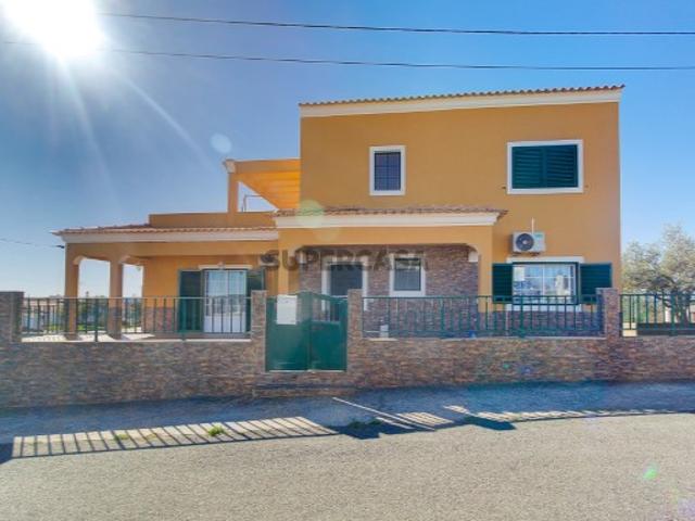 Moradia T3 com fantástica vista serra próxima de Martim Longo