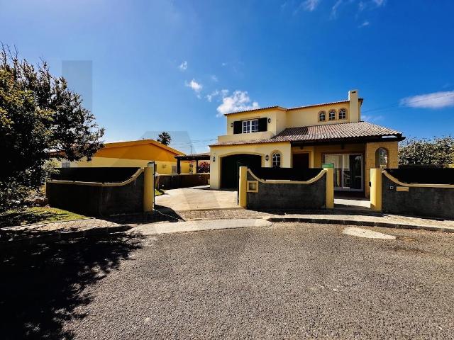 Moradia T3 com garagem e jardim no Sítio do Campo de Cima – Ilha de Porto Santo