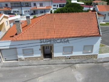 Moradia T3 com garagem e logradouro