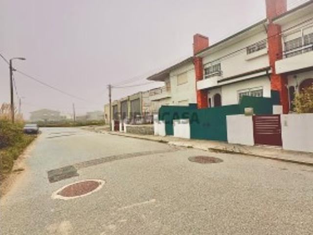 Moradia T3 com Garagem e Terreno em Arcozelo, Vila Nova de Gaia