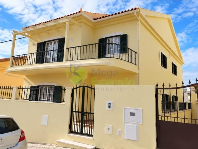 Moradia T3, com garagem, terraços, varandas e Vista Rio | Alverca do Ribatejo
