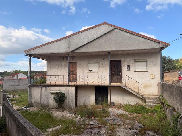 Moradia T3 com garagem + terreno para venda – Paço_Botão