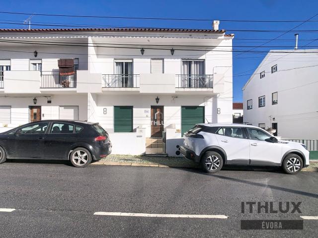 Moradia Bi familiar 1º andar T3 +3 com garagem – Bacelo, Évora